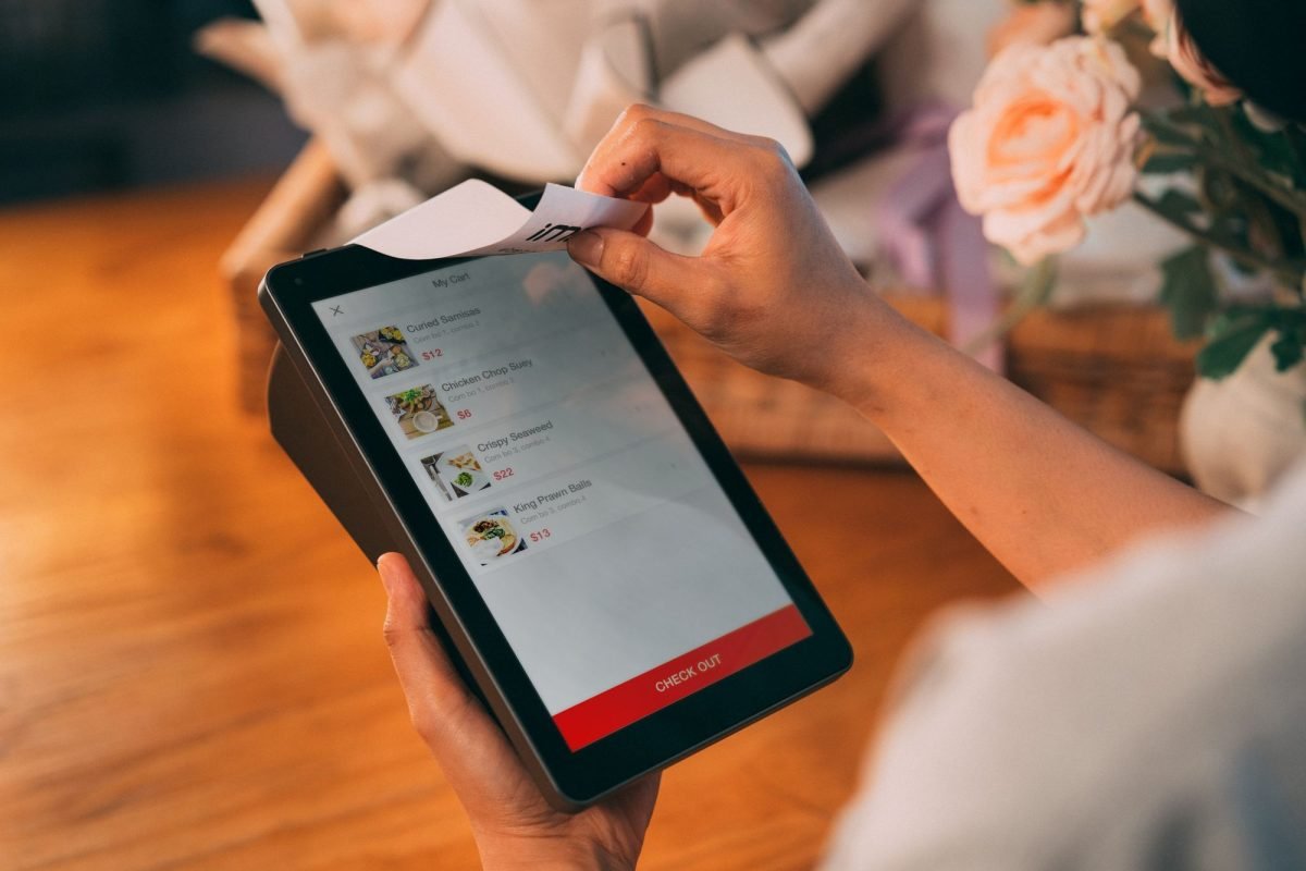 Hands using a tablet for a cashless payment